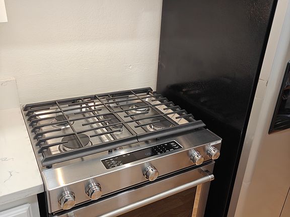 4th image of 222 S Catalina Ave Unit 4