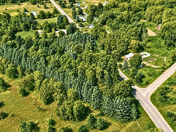 2nd image of 910 Marsh Rd