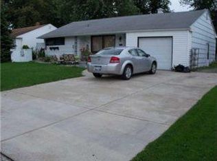 2253 Harbor Run Ln, Lake View, NY 14085