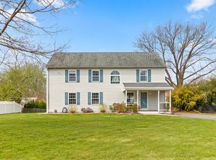 91 Mungertown Rd, Madison, CT 06443