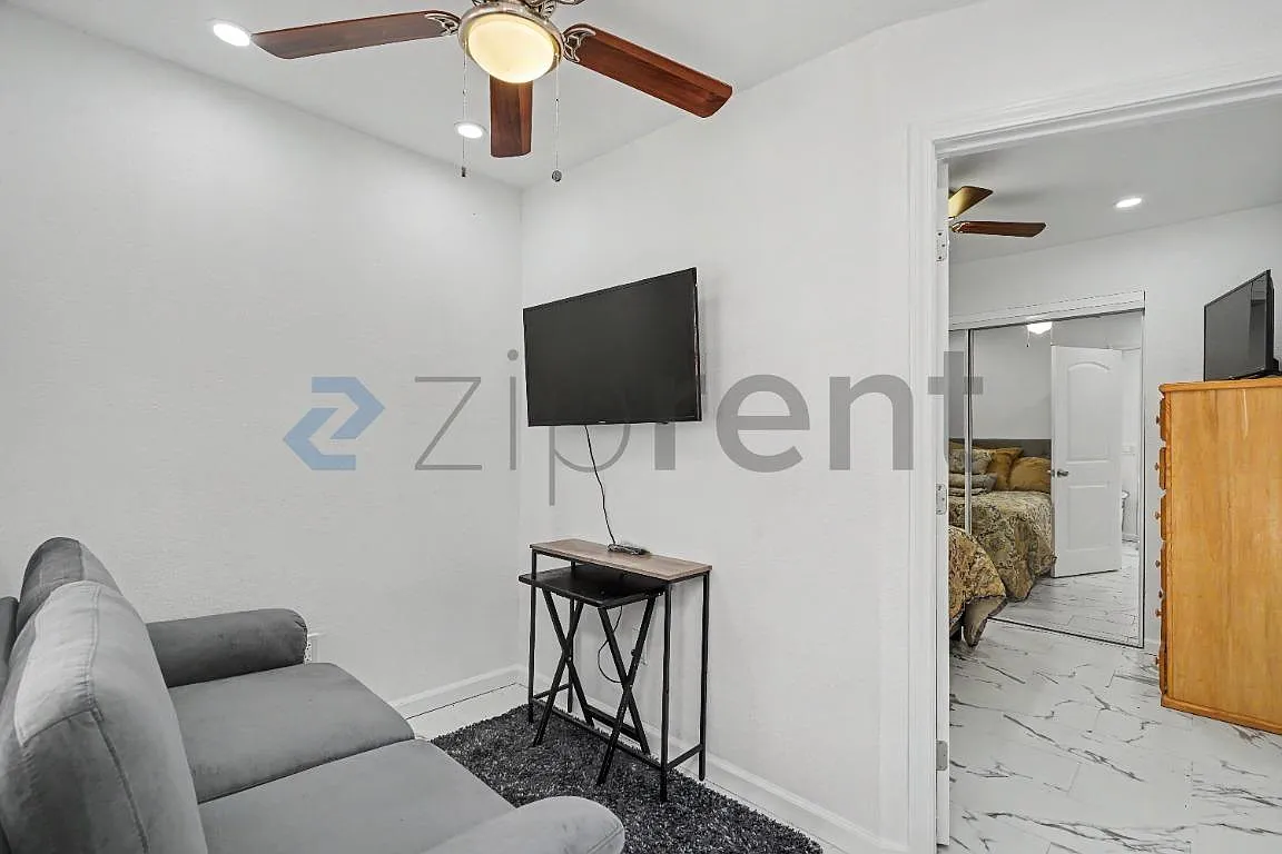 1 bed, 350 sqft, $2,850 — Photo 3