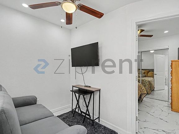 3rd image of 1208 Field Ave #1/2