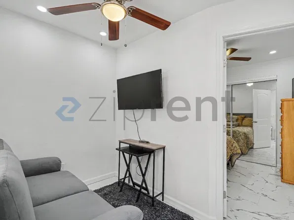 1208 Field Ave #1/2, Inglewood, CA 90302