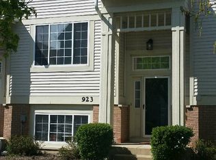 923 Pheasant Trl, Saint Charles, IL