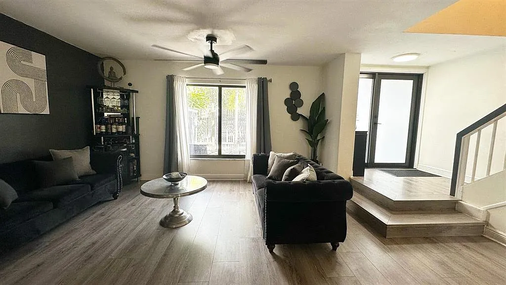 3 bed, 2.5 bath, 1672 sqft, $3,500 — Photo 4