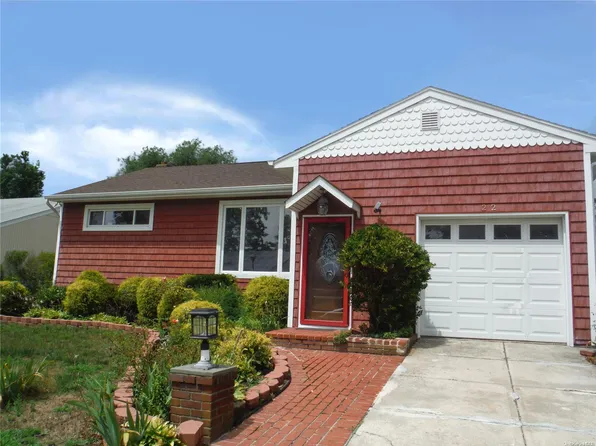 22 Elderberry Lane, Valley Stream, NY 11581