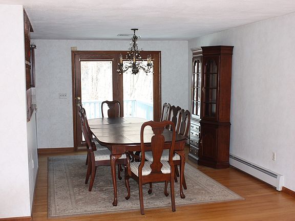 3rd image of 3 Tinkham Ave