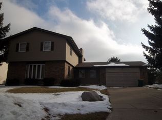 3209 W Lorient Dr, McHenry, IL 60050