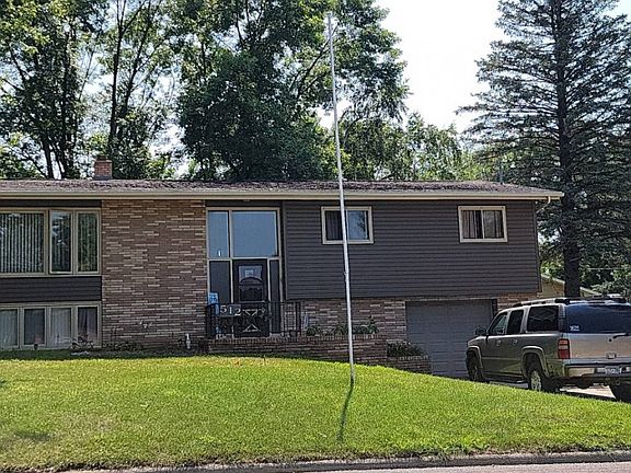 4th image of 512 E Blue Earth St