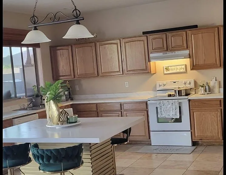3205 W Pleasant Ln — Photo 7