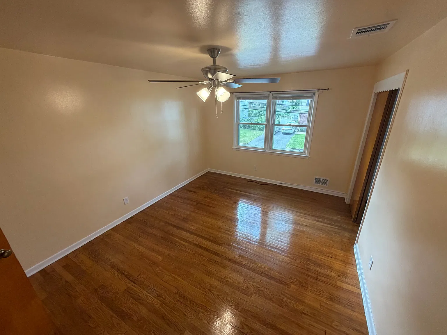 2 bed, $3,100 — Photo 4