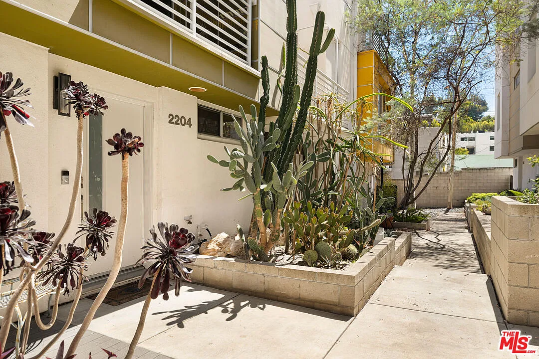 Photo 2 of 23 - 2204 Fox Ln - Los Angeles, CA Building Photo - 2204 Fox Ln