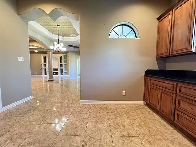 6030 Queens Ct — Photo 8