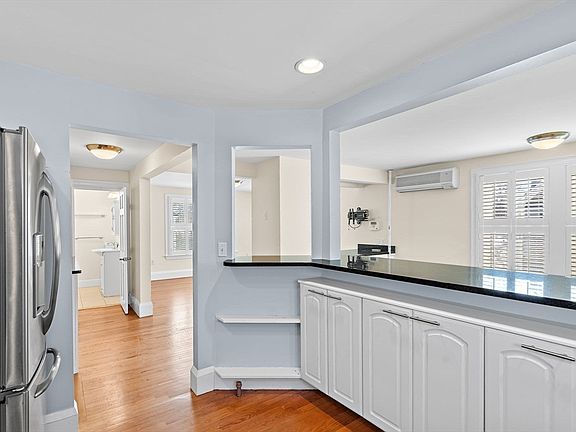 5th image of 150 Hubbard St #B