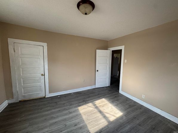 fort-wayne-indiana-73117678 picture