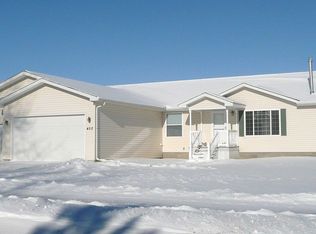 402 Forest Heights Dr, North Mankato, MN 56003