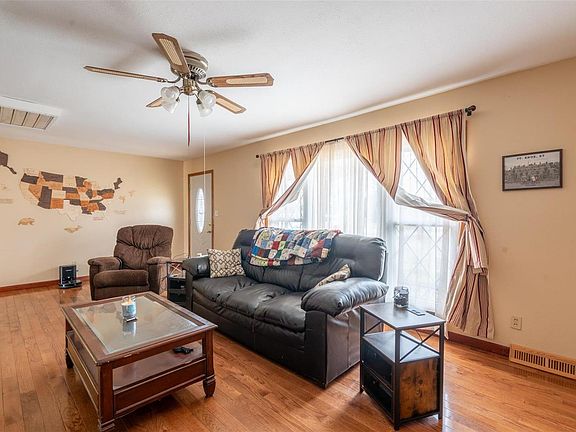 5th image of 24 Kathy Ln
