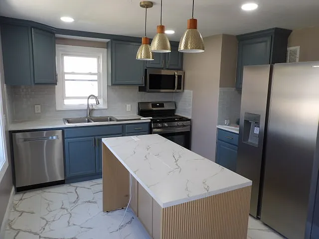 4 bed, 1400 sqft, $2,000 — Photo 2