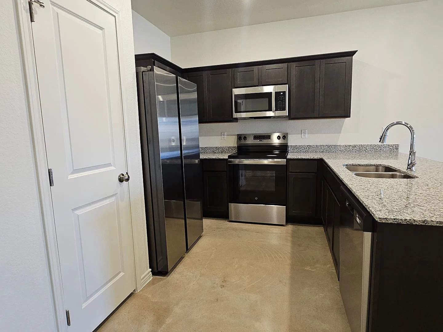 1262 Lehmann Dr — Photo 4