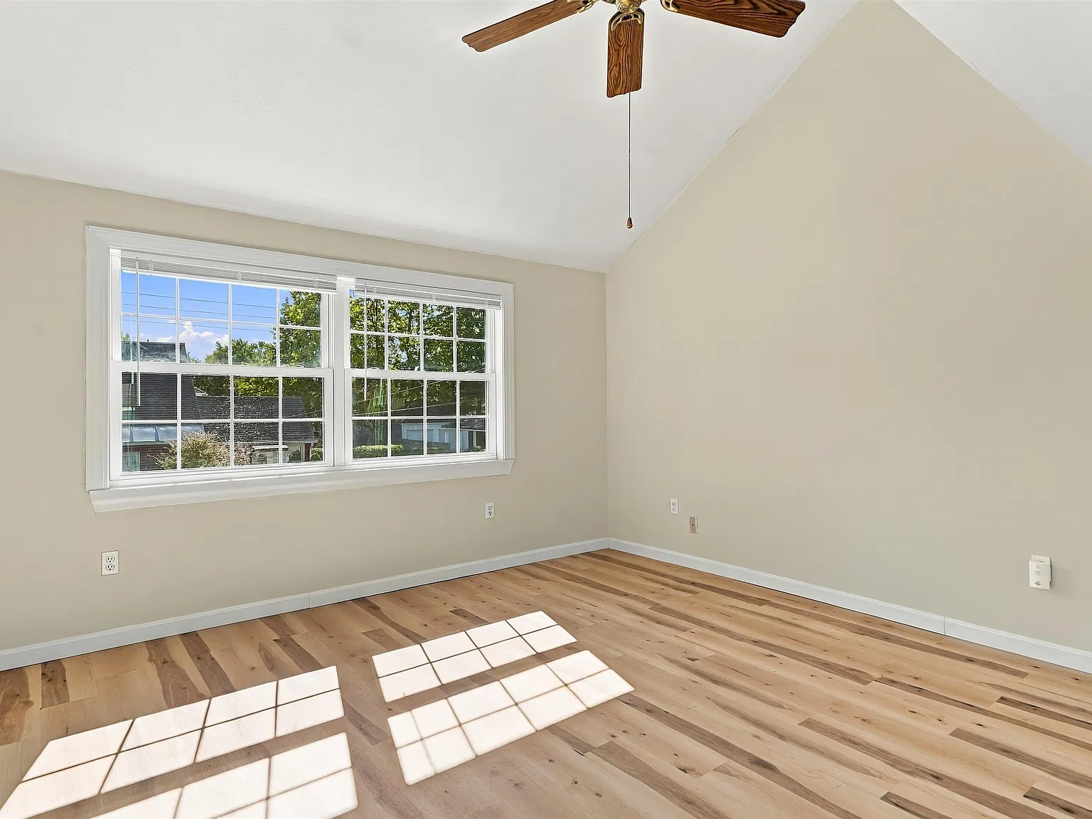 2 bed, 1.0 bath, 950 sqft, $2,000 — Photo 4