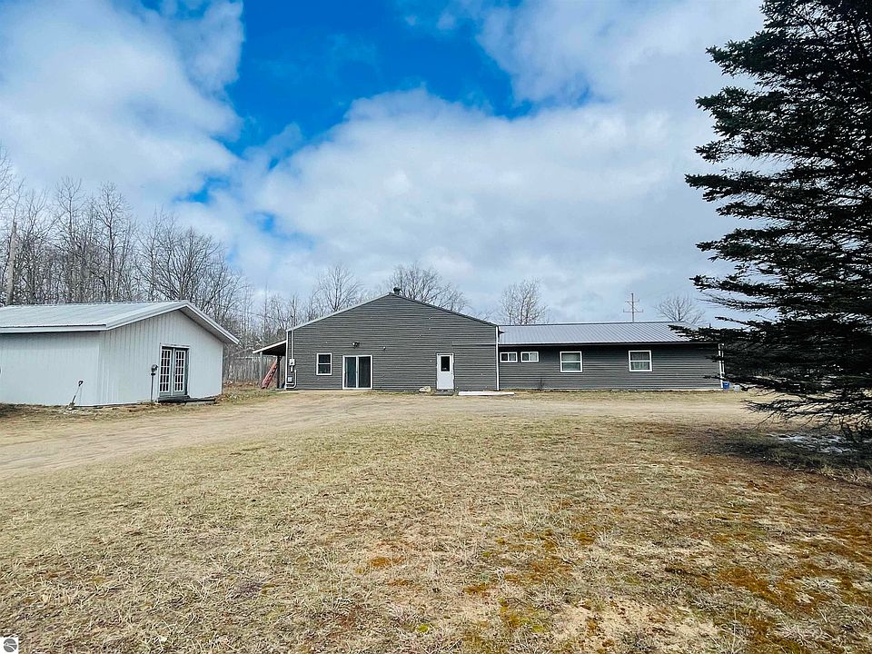 6621 E 34 1/2 Rd, Cadillac, MI 49601 | Zillow