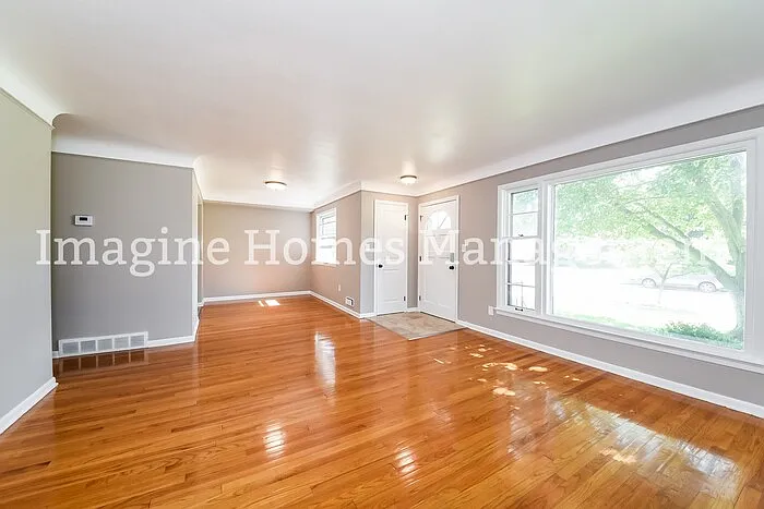 3 bed, 2.0 bath, 1272 sqft, $2,575 — Photo 4