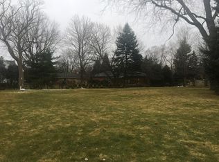 2327 Larkdale Dr, Glenview, IL 60025