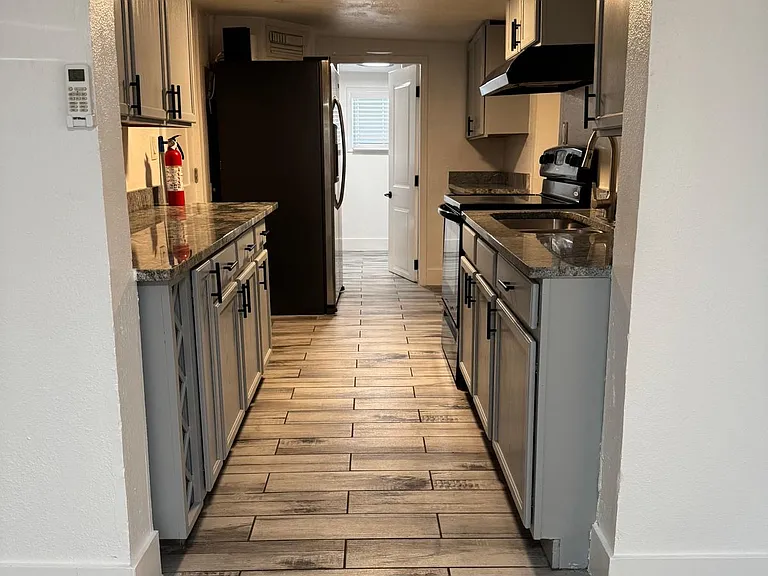 Carolyn Ave — Photo 2