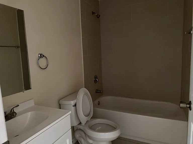 1443 SE 10th Ter — Photo 5