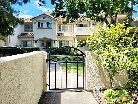 2nd image of 1282 Tea Rose Cir