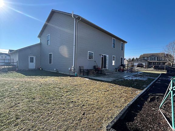 5th image of 814 Roscommon St