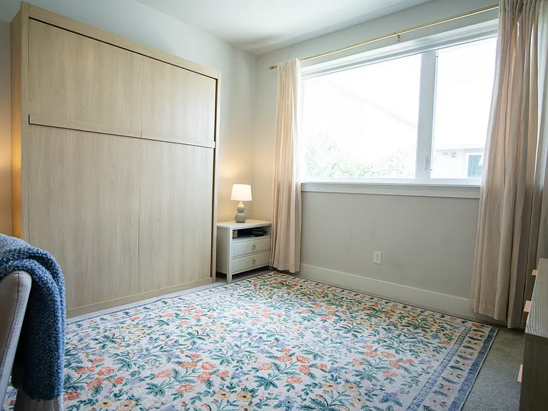 upstairs guest w/ Queen murphy bed
