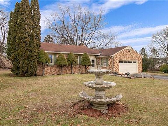3rd image of 558 Horseshoe Dr