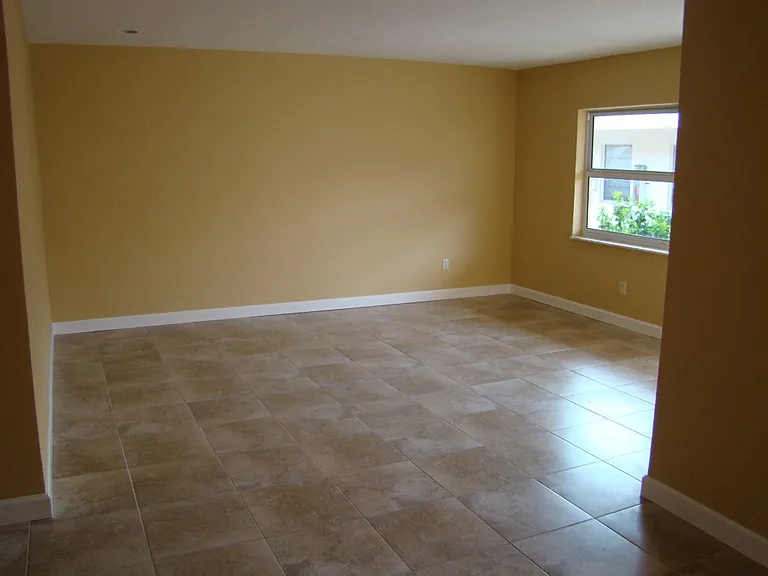 309 SE 10th Ave #3 — Photo 10