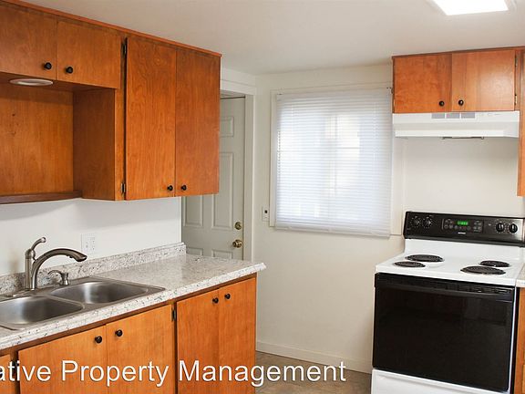 3rd image of 780 SE 21st Ave