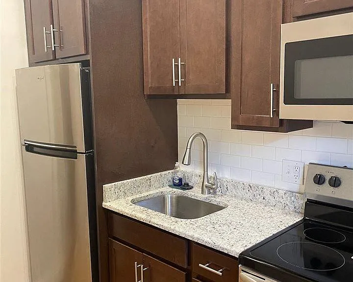3930 Trumbull St #2 — Photo 9