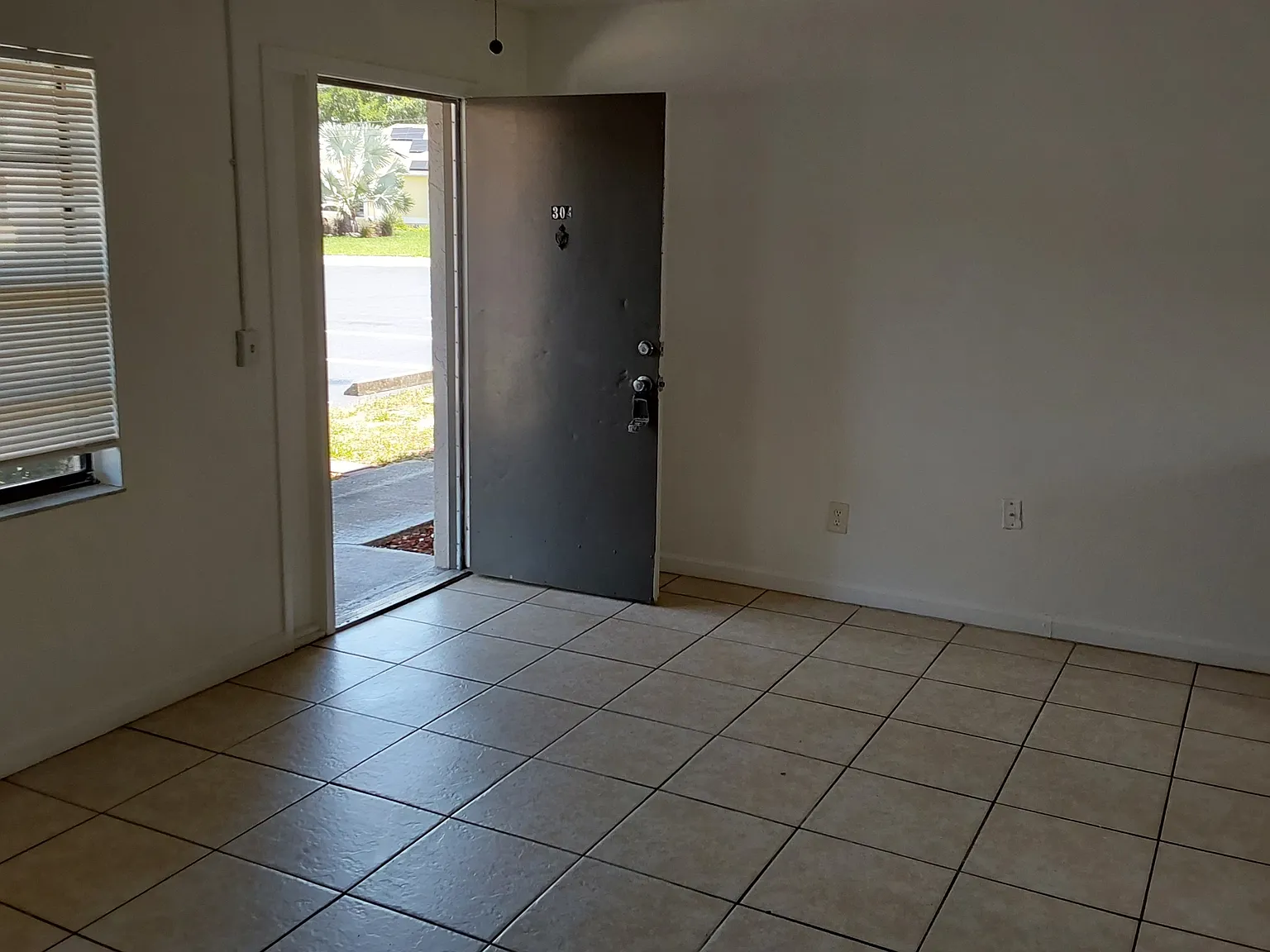 2142 Bradford St Apt 304 - Apt 304 — Photo 4