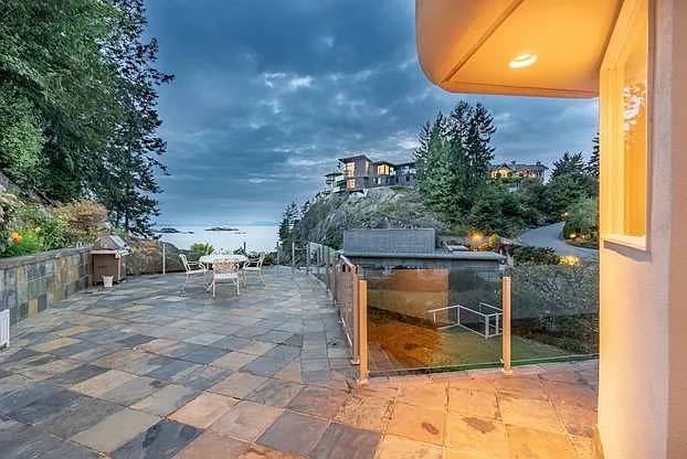 5 bed, 5.5 bath, 5000 sqft, $12,000 — Photo 2