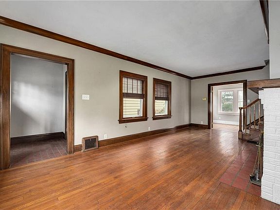3rd image of 4454 S Valley Dr