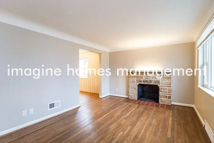 2 bed, 1.0 bath, 1270 sqft, $2,095 — Photo 3