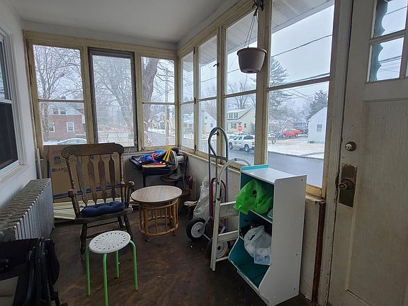 5th image of 605 Fairhill St
