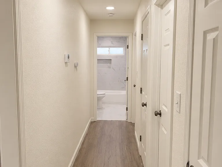 1923 W Pontiac Way — Photo 16