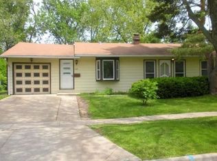 102 McCabe Dr, Streamwood, IL 60107