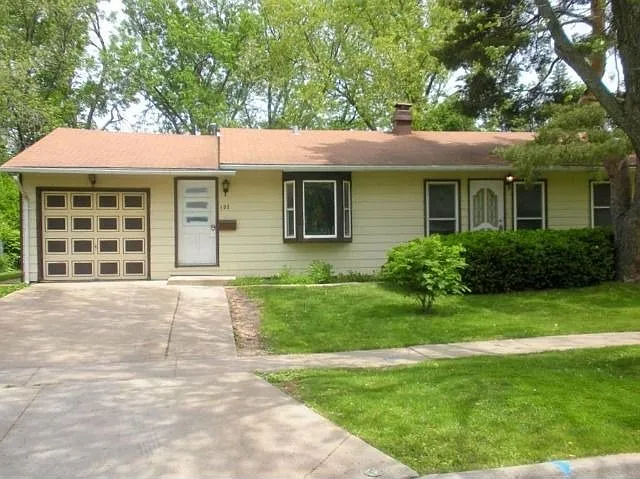 102 McCabe Dr photo 1