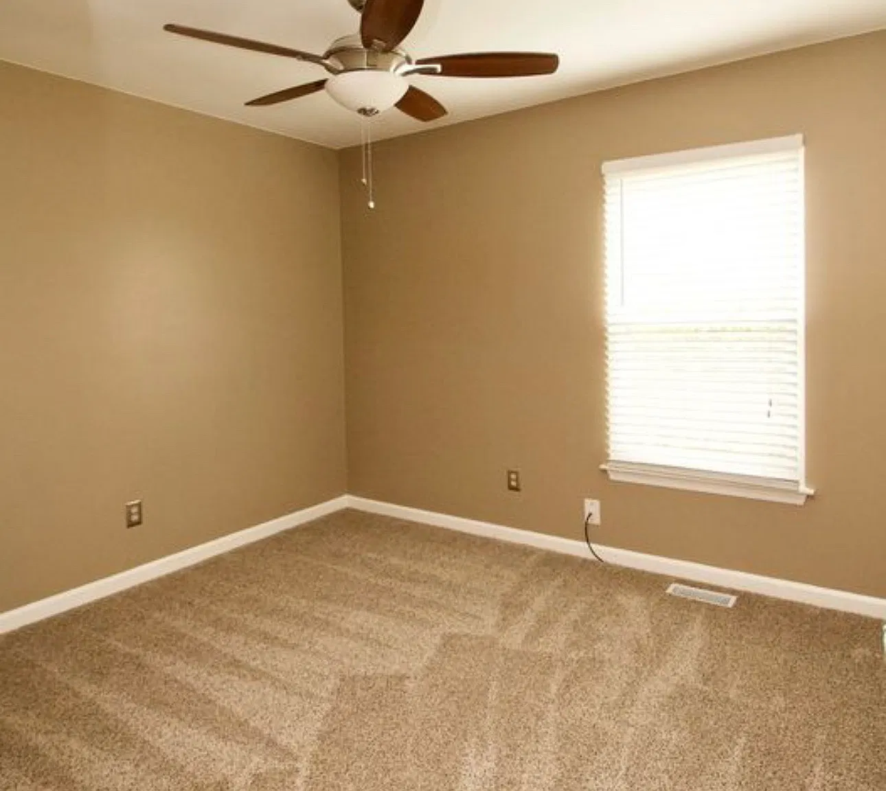 3 bed, 1300 sqft, $2,000 — Photo 3