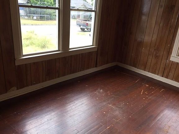 5th image of 1018 Poplar St
