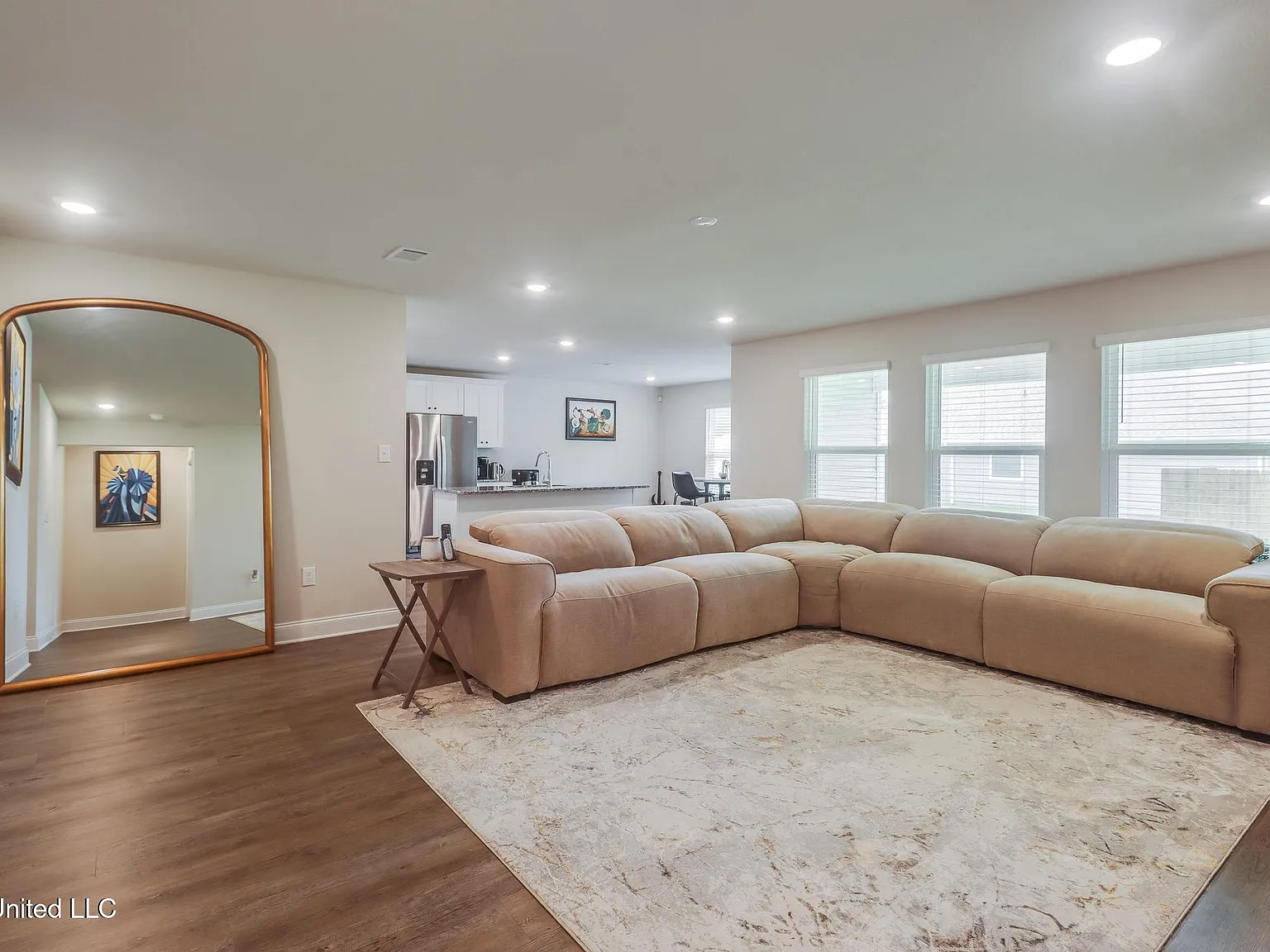 4 bed, 2.0 bath, 2068 sqft, $2,400 — Photo 4
