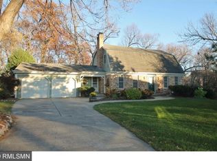 8023 Cheyenne Spur, Chanhassen, MN 55317