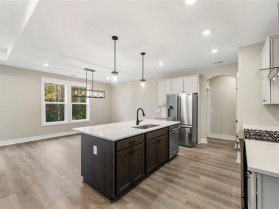 3rd image of 121 Falcon Crest Way