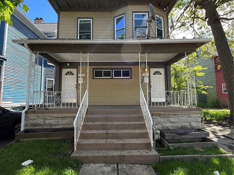 11 Hoyt St — Photo 1